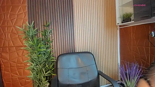 Snapshot of Emmaa_Robertss chatting on March 3, 11:00 am Emmaa Robertss online show from March 3, 11:00 am