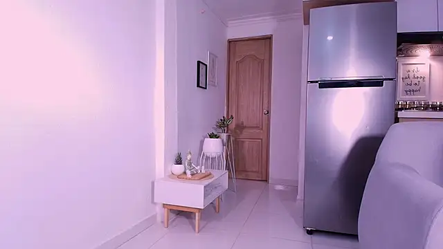 DannaHyde online show from February 18, 9:00 pm