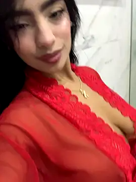Snapshot of IzzyWild chatting on October 1, 10:32 am IzzyWild online show from October 1, 10:32 am