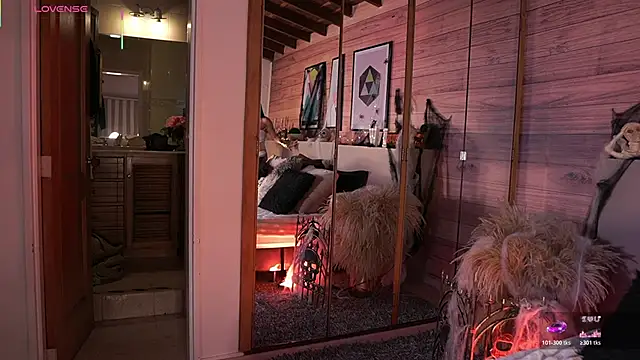 IzzyWild online show from October 31, 12:28 pm