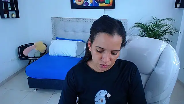 Snapshot of Chiqui_milk_ chatting on March 3, 7:28 pm Chiqui milk online show from March 3, 7:28 pm