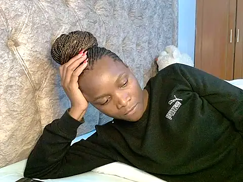 Snapshot of Naughty_Girl17 chatting on December 15, 5:23 am Naughty Girl17 online show from December 15, 5:23 am