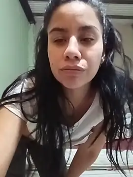 Snapshot of Michellluxo chatting on May 20, 10:27 pm Michellluxo online show from May 20, 10:27 pm