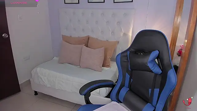 kitty kayo online show from February 11, 3:33 am