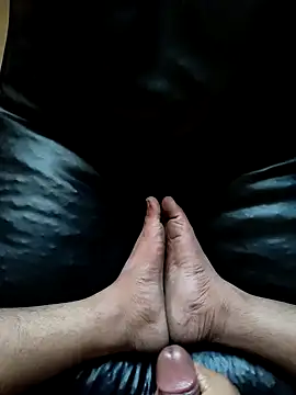 Snapshot of Village_0boy chatting on December 18, 9:37 am Village 0boy online show from December 18, 9:37 am