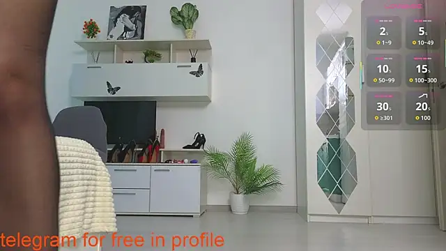Molliblum online show from July 11, 2:09 pm