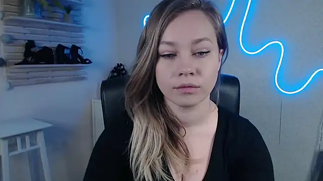 holly xglam online show from February 24, 12:20 am