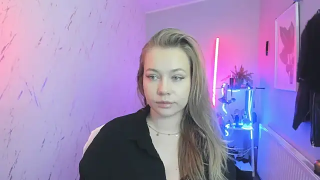 holly xglam online show from November 24, 8:19 pm