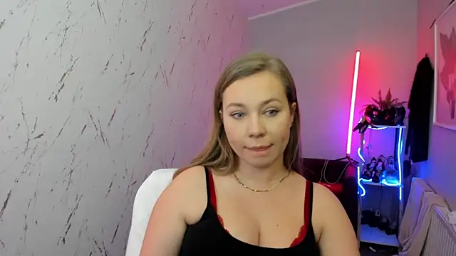 holly xglam online show from January 16, 8:24 pm