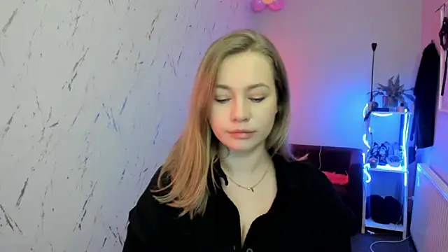 holly xglam online show from February 4, 7:53 pm