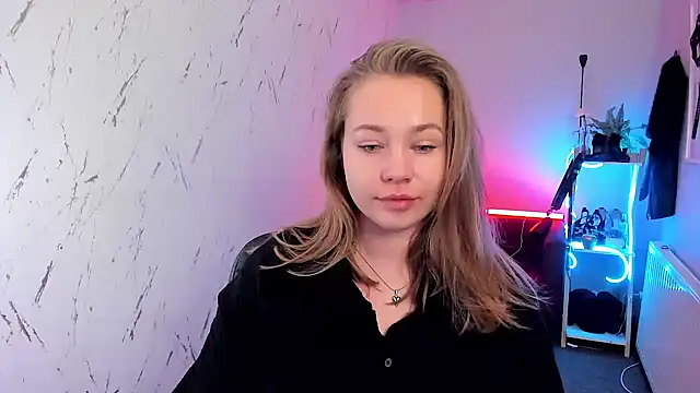 holly xglam online show from March 5, 8:49 pm