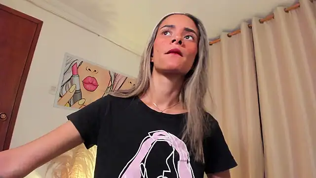 SkiinnyAna online show from February 1, 7:34 pm