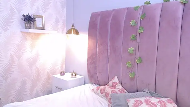 LeenaBrown online show from February 20, 4:03 pm