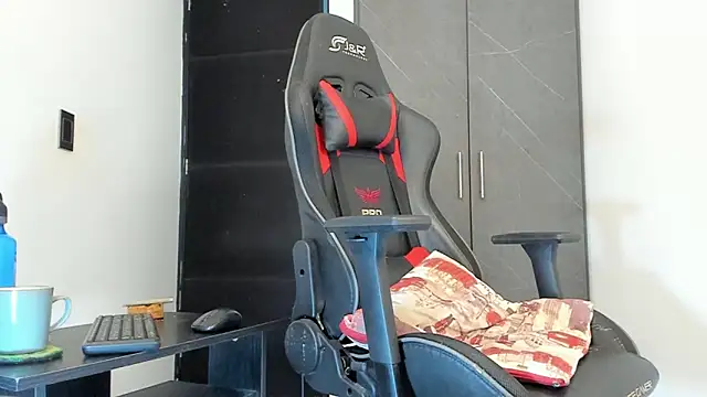 Snapshot of sergiio_mesa27 chatting on December 15, 2:27 pm sergiio mesa27 online show from December 15, 2:27 pm