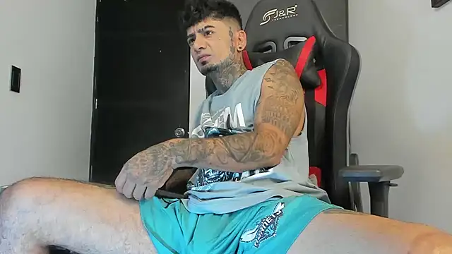 Snapshot of sergiio_mesa27 chatting on February 3, 2:24 pm sergiio mesa27 online show from February 3, 2:24 pm