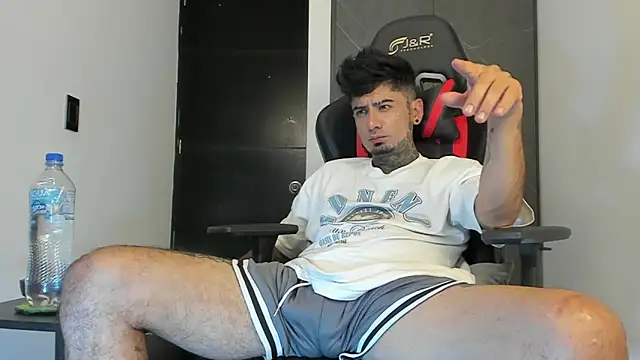 Snapshot of sergiio_mesa27 chatting on February 6, 2:33 am sergiio mesa27 online show from February 6, 2:33 am