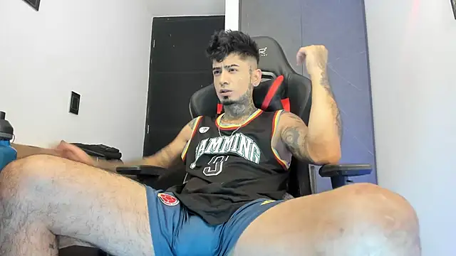 Snapshot of sergiio_mesa27 chatting on February 24, 2:15 pm sergiio mesa27 online show from February 24, 2:15 pm