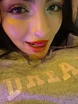 Snapshot of miel_gomez chatting on November 12, 1:17 am miel gomez online show from November 12, 1:17 am