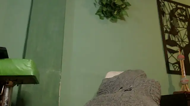 Snapshot of thirstymoonxx chatting on February 13, 3:29 am thirstymoonxx online show from February 13, 3:29 am