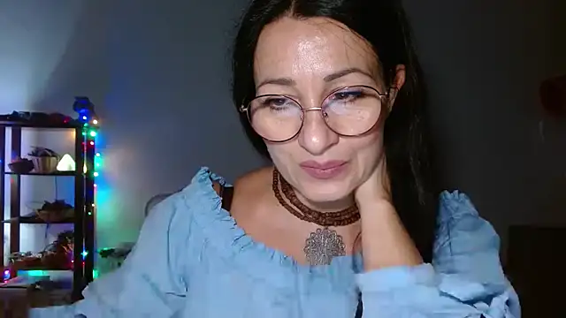 KeisyNeonX online show from November 3, 7:15 pm