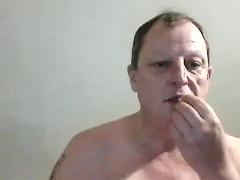 Snapshot of chubbybear2cum chatting on December 4, 11:02 pm chubbybear2cum online show from December 4, 11:02 pm