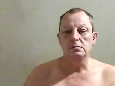 Snapshot of chubbybear2cum chatting on December 24, 7:55 pm chubbybear2cum online show from December 24, 7:55 pm