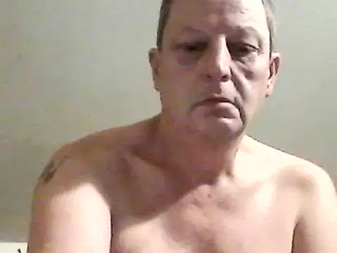 Snapshot of chubbybear2cum chatting on January 2, 2:33 am chubbybear2cum online show from January 2, 2:33 am