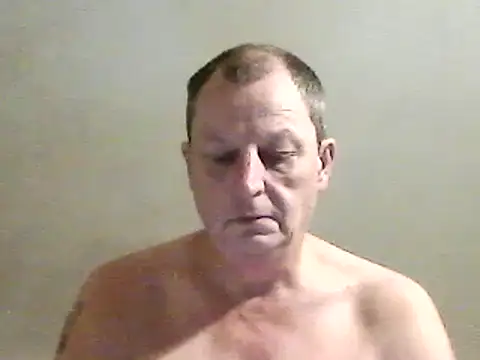 Snapshot of chubbybear2cum chatting on January 9, 1:50 am chubbybear2cum online show from January 9, 1:50 am