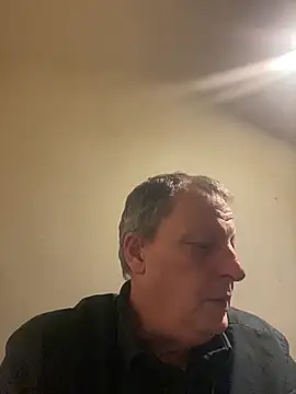 Snapshot of chubbybear2cum chatting on November 7, 5:18 am chubbybear2cum online show from November 7, 5:18 am