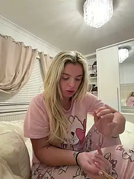 IrishTeenBarbie69 online show from June 10, 9:35 pm