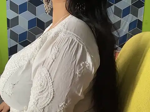 Snapshot of Aishwarya_101_ chatting on January 24, 5:32 pm Aishwarya 101 online show from January 24, 5:32 pm