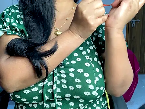 Snapshot of Aishwarya_101_ chatting on November 24, 4:29 pm Aishwarya 101 online show from November 24, 4:29 pm