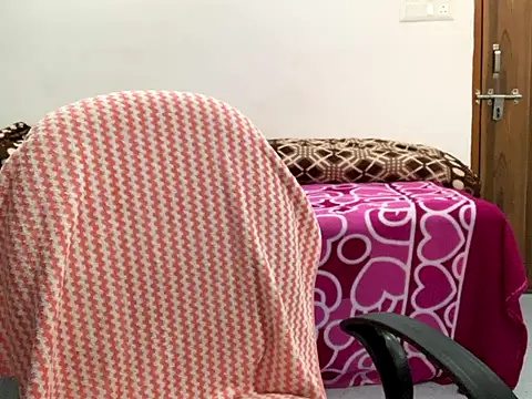 Snapshot of Aishwarya_101_ chatting on December 3, 2:30 am Aishwarya 101 online show from December 3, 2:30 am