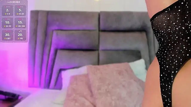 sophiee smith online show from October 21, 11:33 am