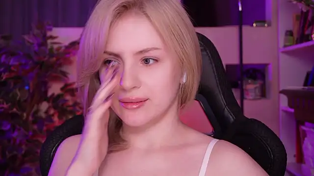 Chriss Fox online show from March 14, 5:18 pm