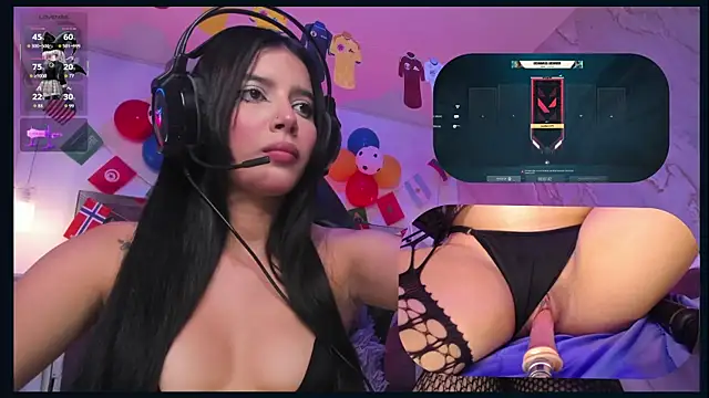 Snapshot of SweetieCloe_ chatting on June 22, 9:34 pm SweetieCloe online show from June 22, 9:34 pm