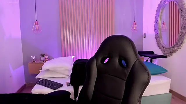 Snapshot of Harmonybabe_ chatting on February 19, 8:20 pm Harmonybabe online show from February 19, 8:20 pm