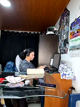Snapshot of Selket11 chatting on January 25, 11:43 pm Selket11 online show from January 25, 11:43 pm