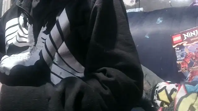 Snapshot of robeaulieu02 chatting on December 13, 6:31 am robeaulieu02 online show from December 13, 6:31 am