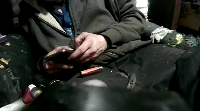 Snapshot of robeaulieu02 chatting on January 4, 4:12 am robeaulieu02 online show from January 4, 4:12 am