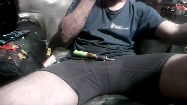 Snapshot of robeaulieu02 chatting on January 25, 10:08 am robeaulieu02 online show from January 25, 10:08 am