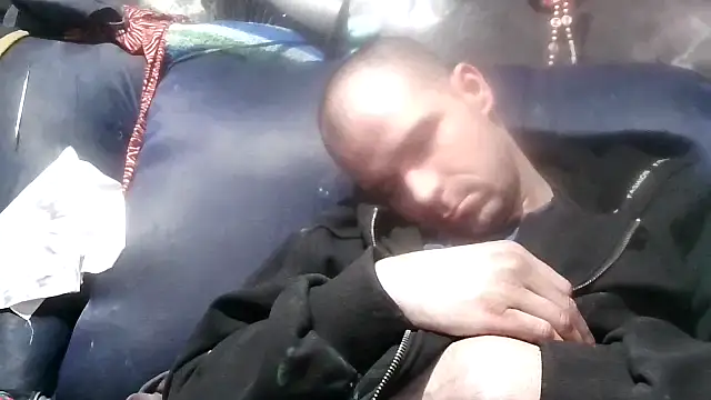 Snapshot of robeaulieu02 chatting on February 7, 11:34 am robeaulieu02 online show from February 7, 11:34 am