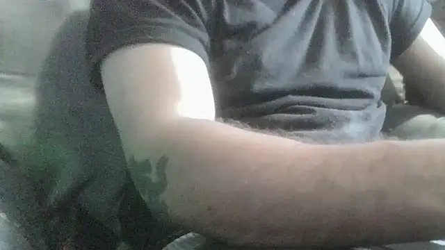 Snapshot of robeaulieu02 chatting on February 22, 8:42 pm robeaulieu02 online show from February 22, 8:42 pm