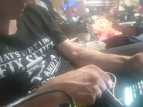 Snapshot of robeaulieu02 chatting on September 20, 6:36 am robeaulieu02 online show from September 20, 6:36 am