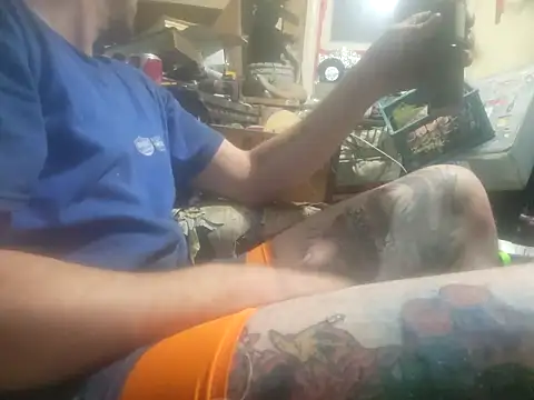 Snapshot of robeaulieu02 chatting on October 19, 8:37 am robeaulieu02 online show from October 19, 8:37 am