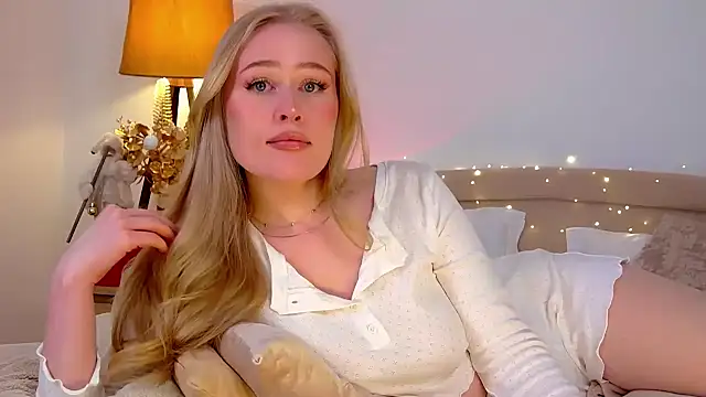 Snapshot of JuliaJaee chatting on January 11, 11:24 pm JuliaJaee online show from January 11, 11:24 pm