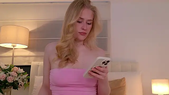 JuliaJaee online show from March 17, 6:44 pm