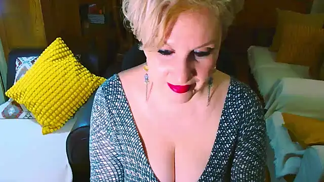 Snapshot of GattonaBiondona chatting on January 28, 9:30 am GattonaBiondona online show from January 28, 9:30 am