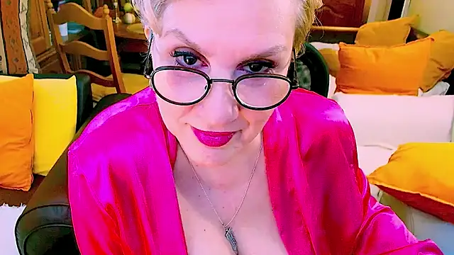 Snapshot of GattonaBiondona chatting on May 12, 7:49 am GattonaBiondona online show from May 12, 7:49 am