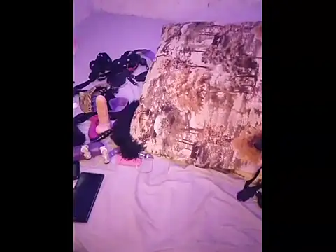 Snapshot of Freaky_Vannahs chatting on February 8, 5:33 am Freaky Vannahs online show from February 8, 5:33 am